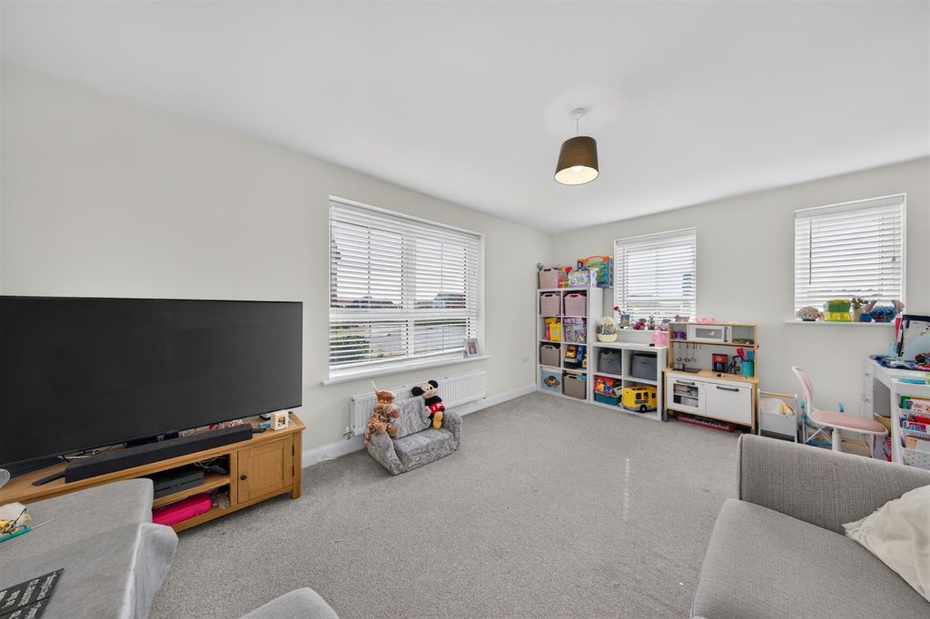 Property photo 2 of 17 30Stephensrdweb20.Jpg