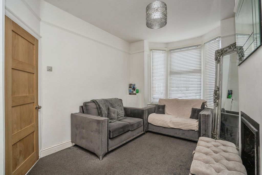 Property photo 3 of 19 Pbox-Img.Jpg