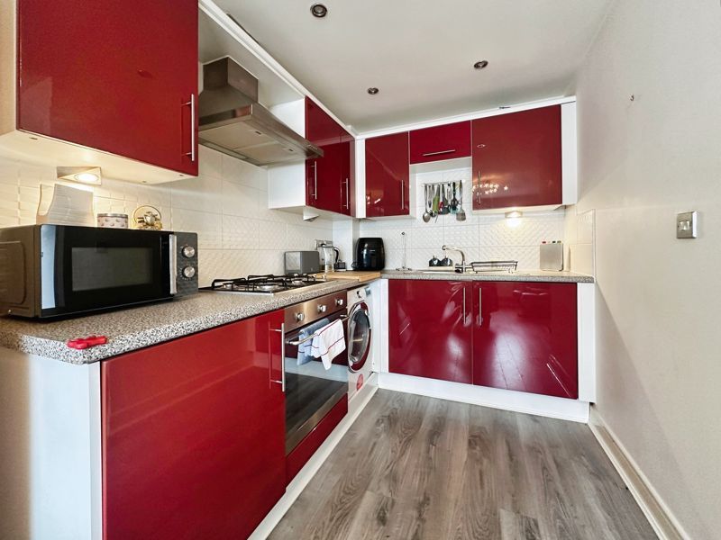 Property photo 3 of 10 Kitchen