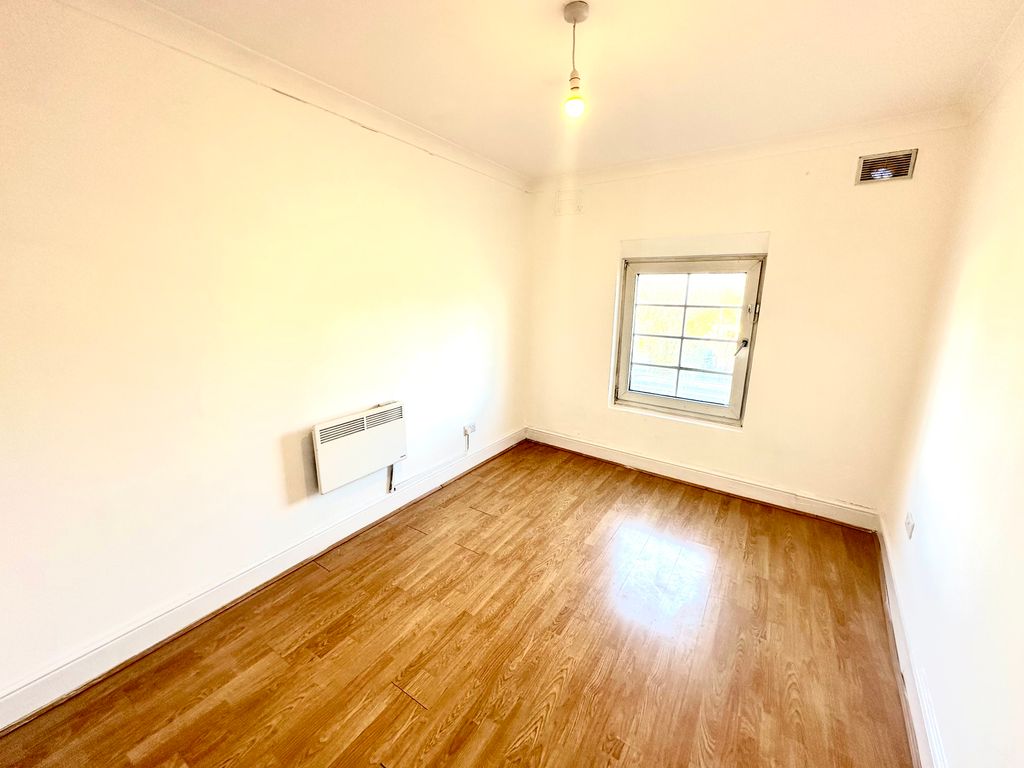 Property photo 3 of 4