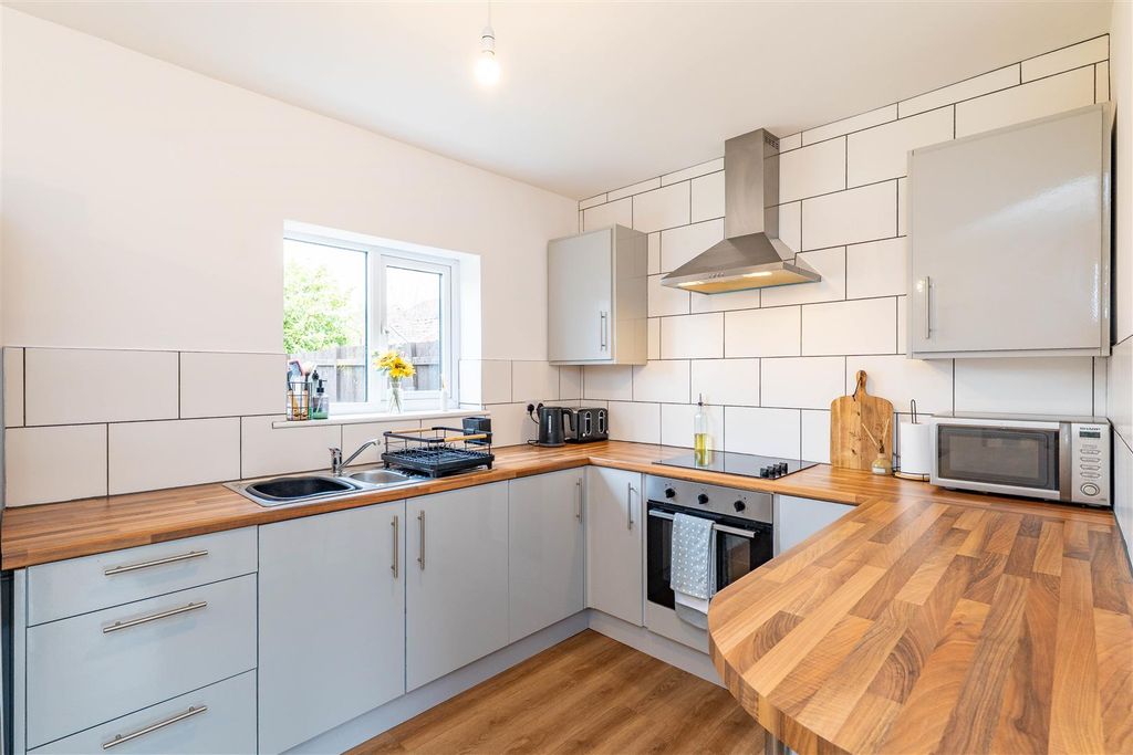 Property photo 3 of 24 Kitchen/Dining Room
