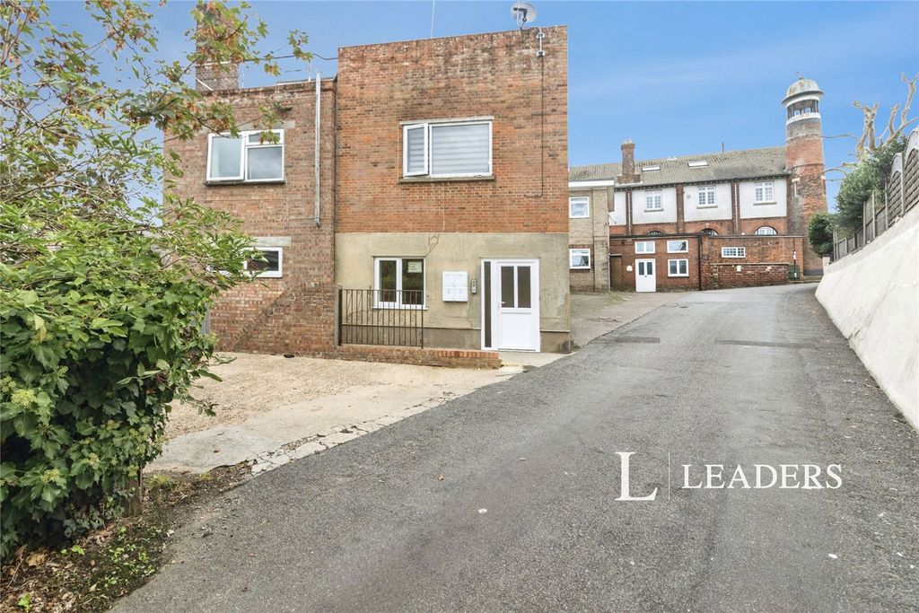 Property photo 1 of 8 Picture No. 32