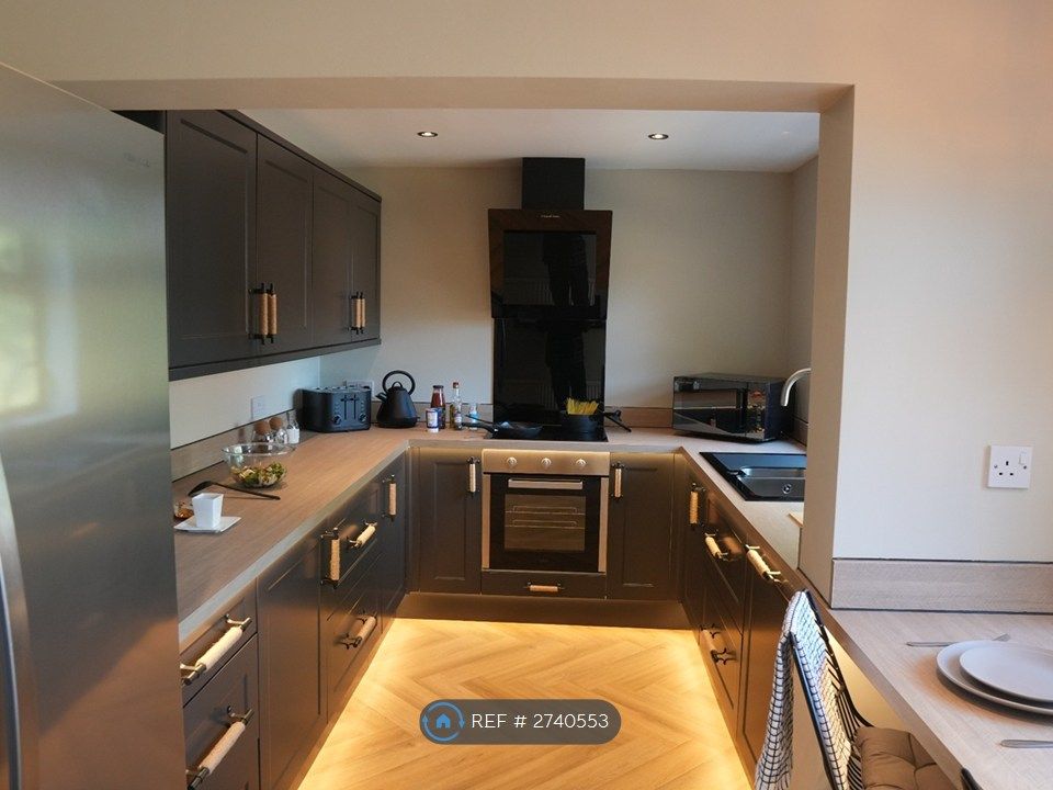 Property photo 2 of 28