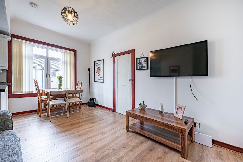 Property photo 3 of 33