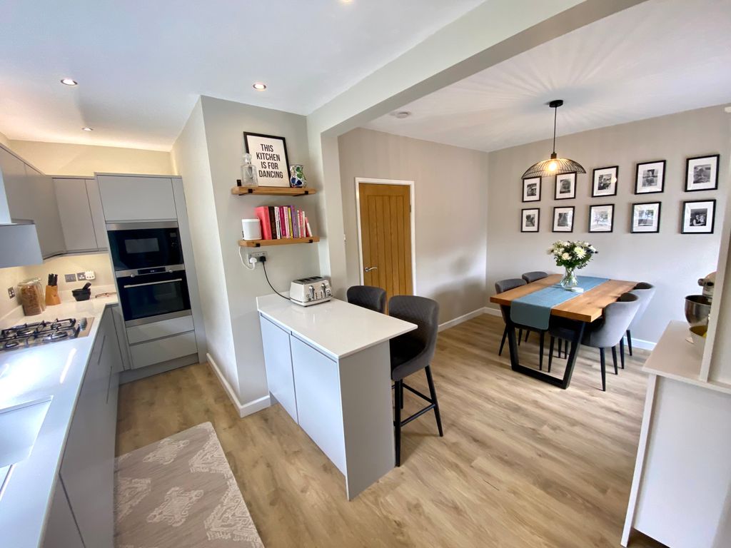 Property photo 2 of 16 Dining Kitchen