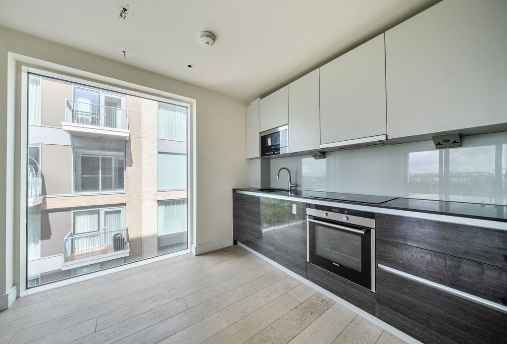 Property photo 3 of 10 1472466-5-6A214Fa...