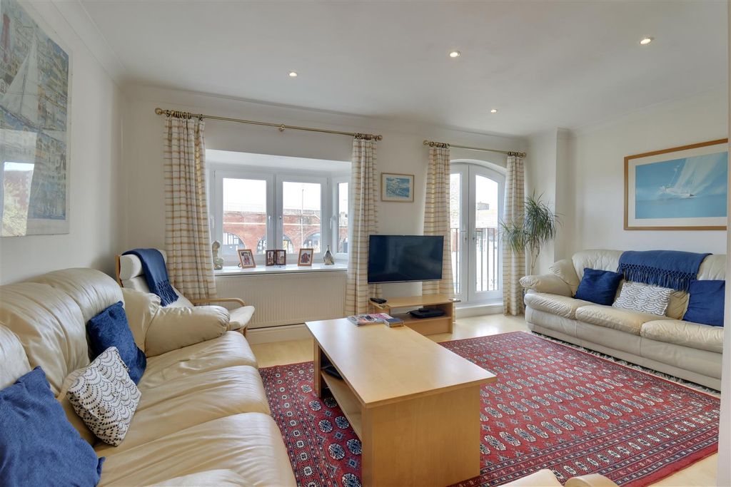 Property photo 3 of 39 36488B60-6A60-46A9-A852-62E1Ae746414_1_201_A.Jpeg