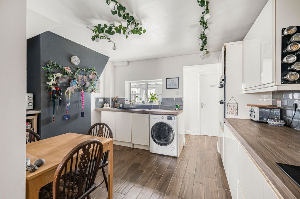 Property photo 2 of 22