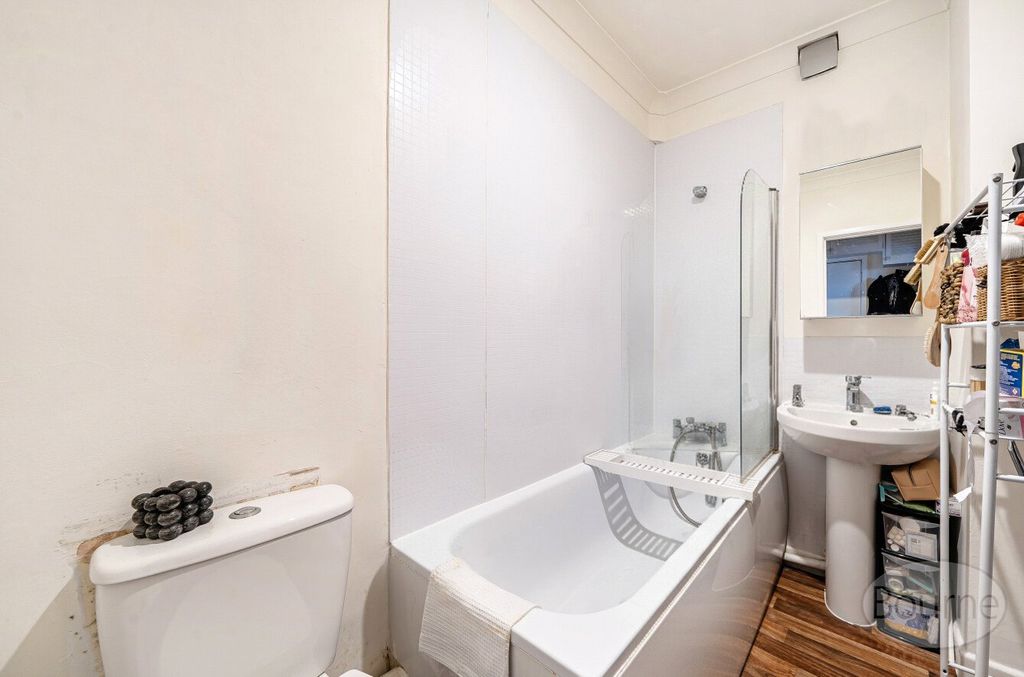 Additional image 8 of 1 bed flat for saleCharles Street, Petersfield, Hampshire GU32