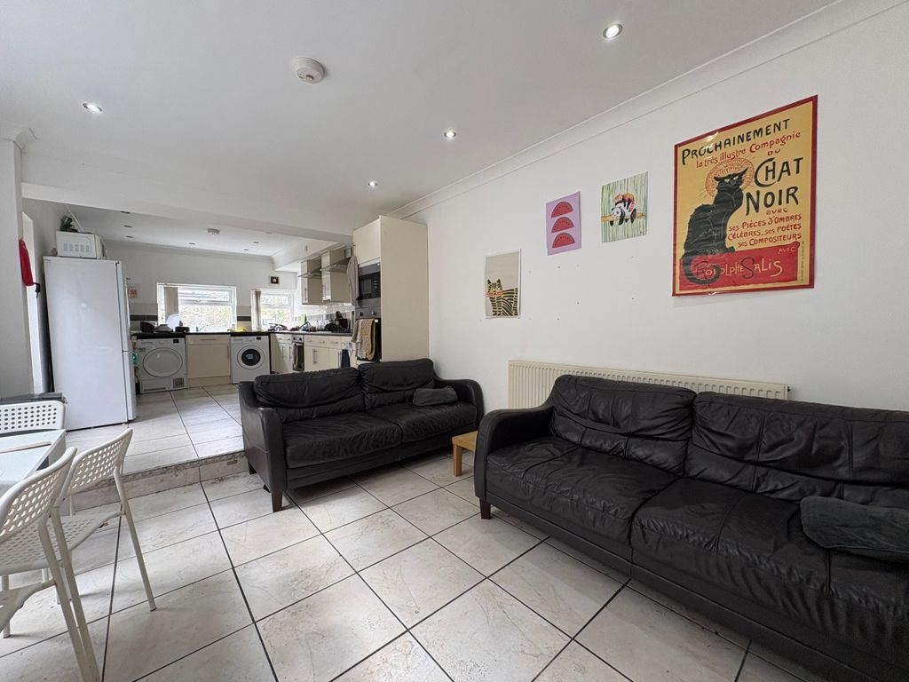 Property photo 1 of 5 882Fb6B2-6Da8-4Cf3-946F-0Ddf1Be485ee