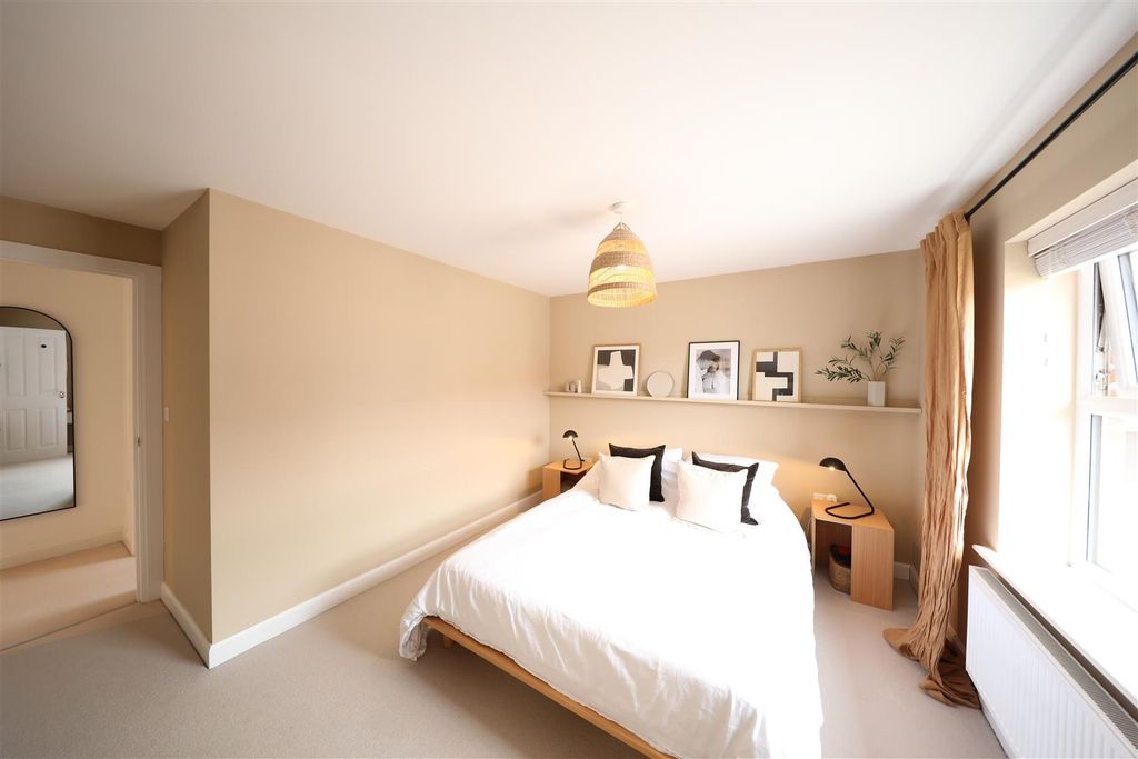 Property photo 3 of 25 Bedroom One