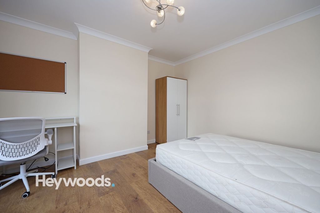 Property photo 3 of 39