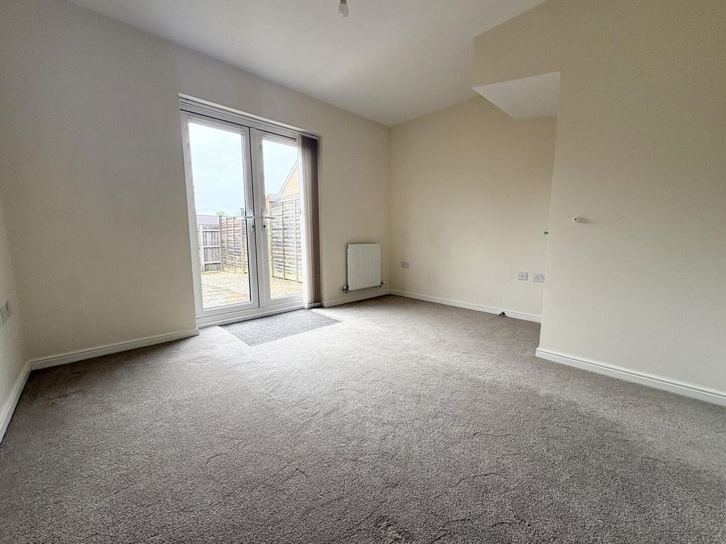 Property photo 3 of 11 Living Room