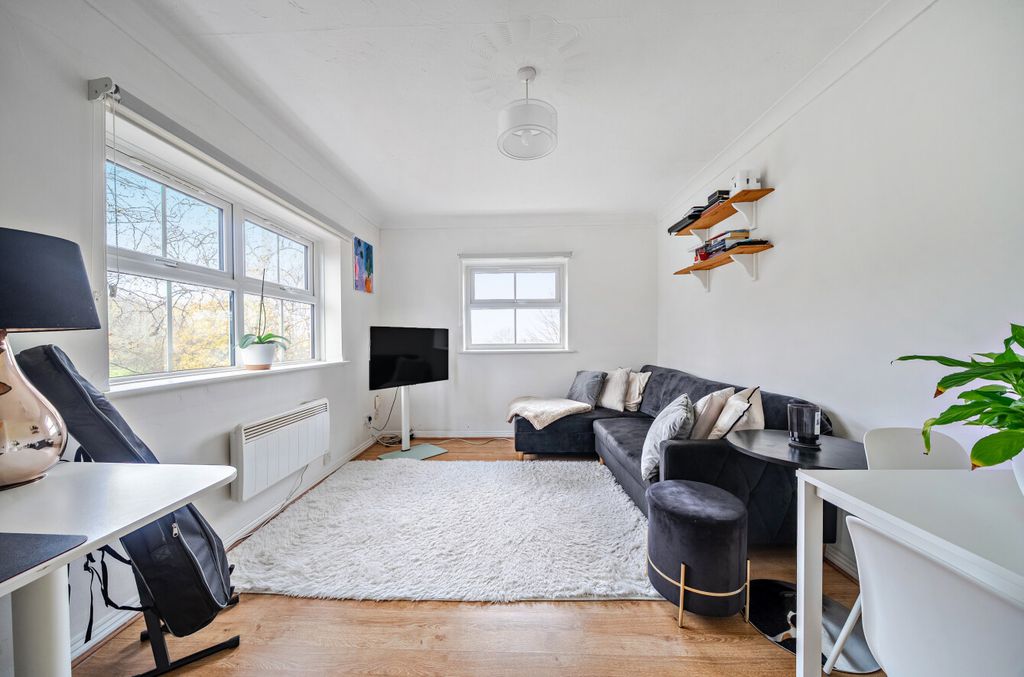 Property photo 2 of 12 1385669-4-692d782...