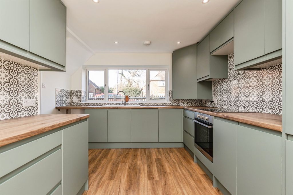 Property photo 2 of 23