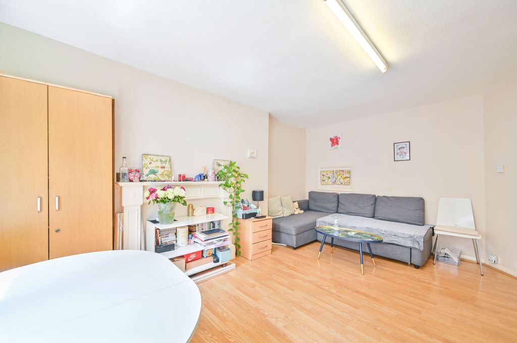 Property photo 3 of 9