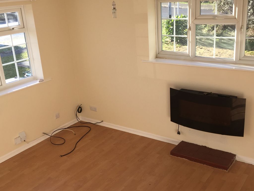 Property photo 3 of 6 Lounge