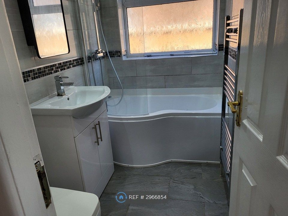 Property photo 2 of 32