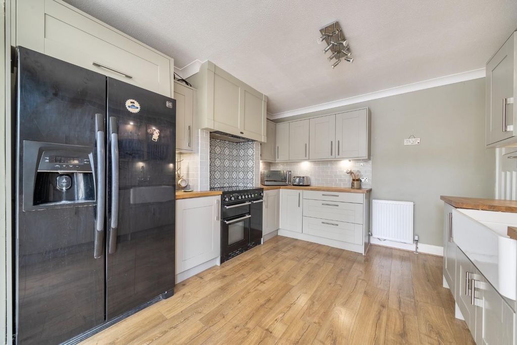 Property photo 2 of 24 1498435-11-6A622Ac631378.Jpg