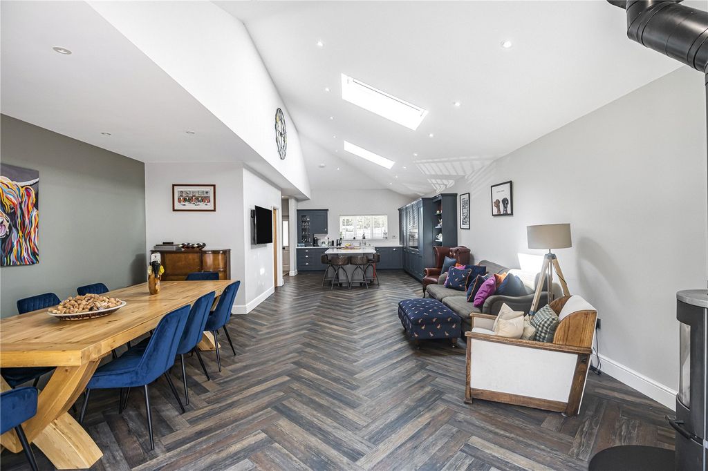 Property photo 1 of 34 Picture No. 16