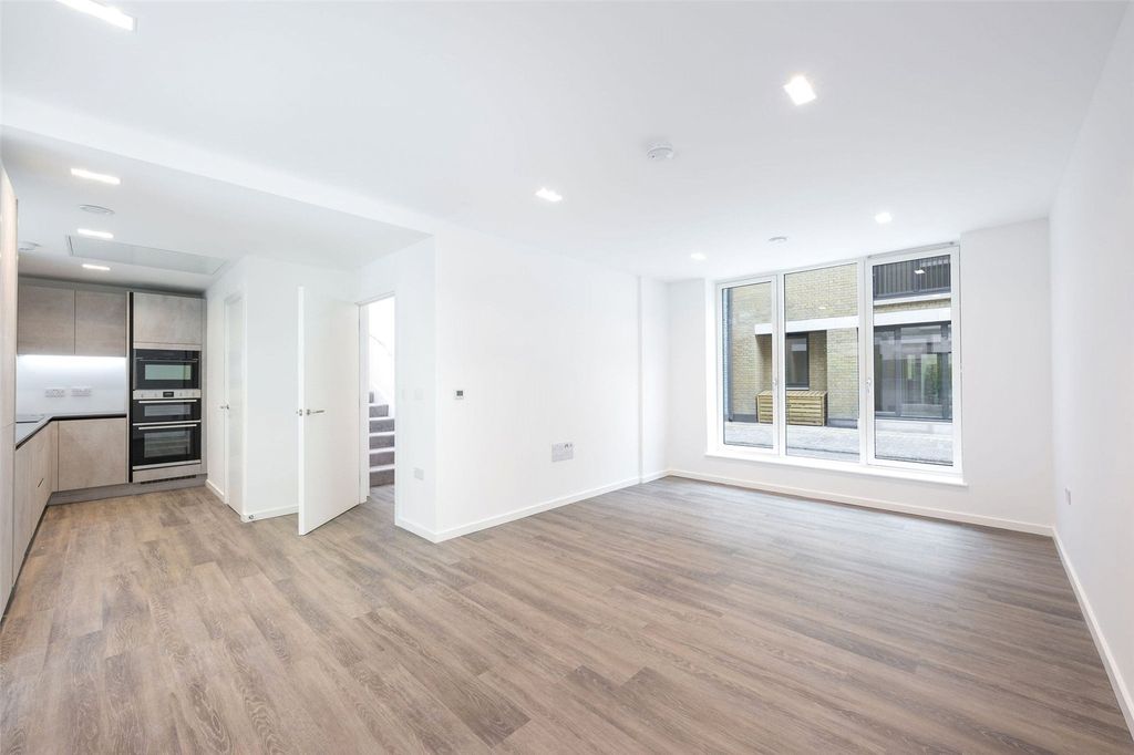 Property photo 3 of 21 Reception Room