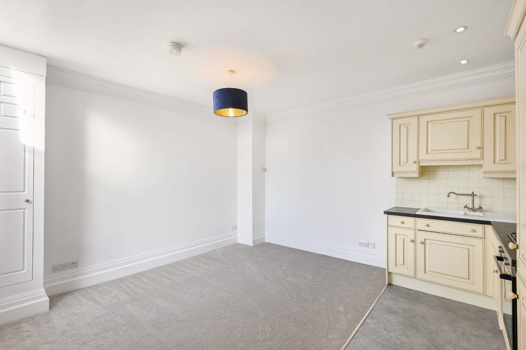 Property photo 3 of 9 Picture 3