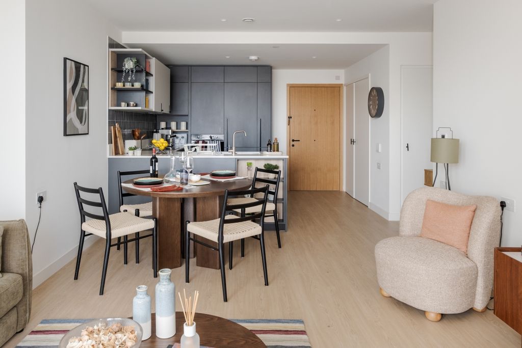 Property photo 2 of 14 Flat-107-Ferry-Is...