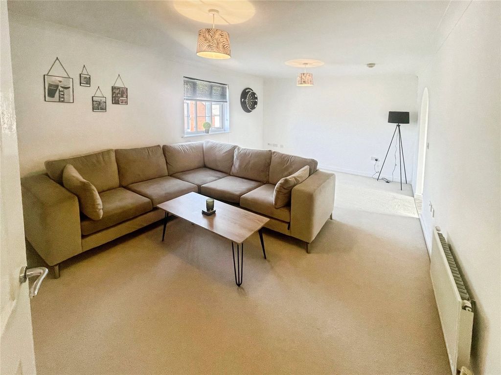 Property photo 2 of 9 Lounge