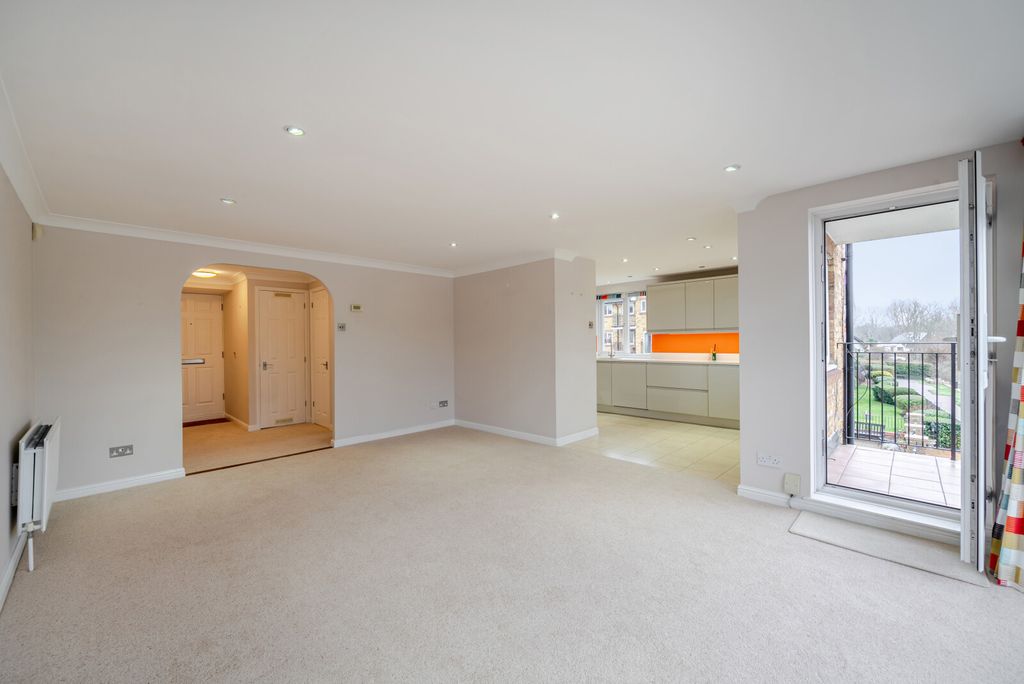 Property photo 2 of 13 1418703-10-699714...