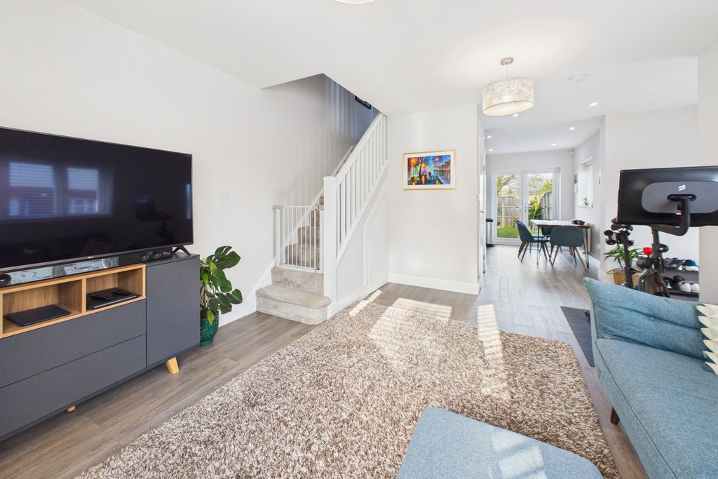 Property photo 2 of 25