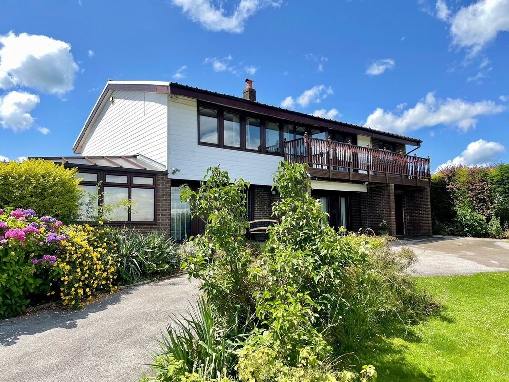 Property photo 1 of 32
