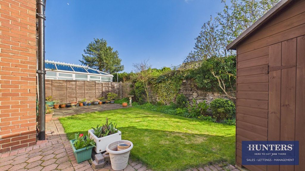 Property photo 3 of 18 Garden