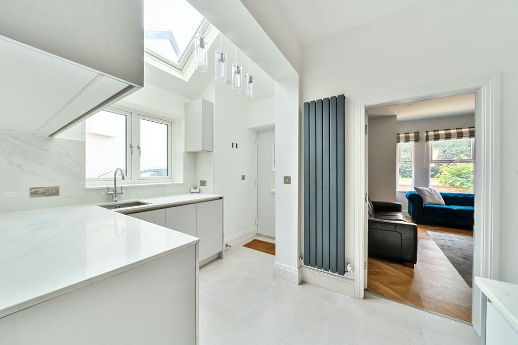 Property photo 1 of 11 1296463-12-682Af0...
