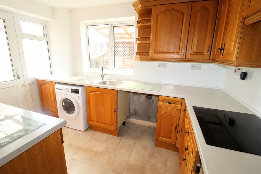 Property photo 2 of 12 Kitchen