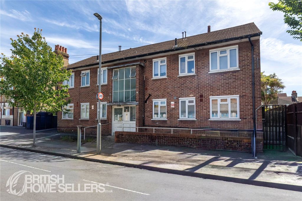 Property photo 1 of 15 Picture No. 02