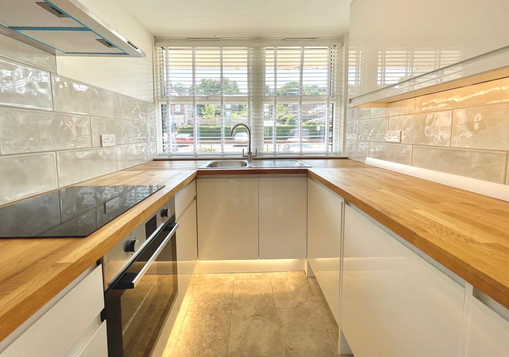 Property photo 3 of 6 Kitchen