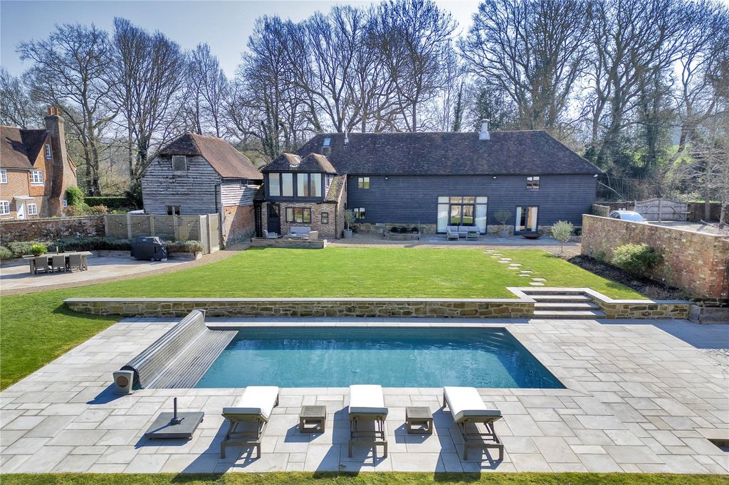 Property photo 1 of 28 Stonelands