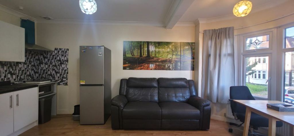Property photo 2 of 11