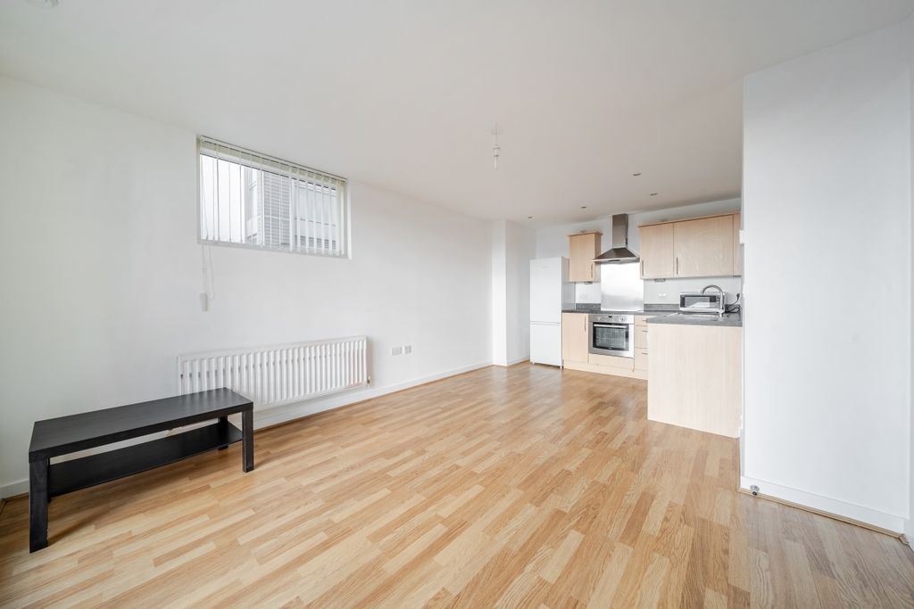 Property photo 2 of 14 1400505-4-696F6Da...