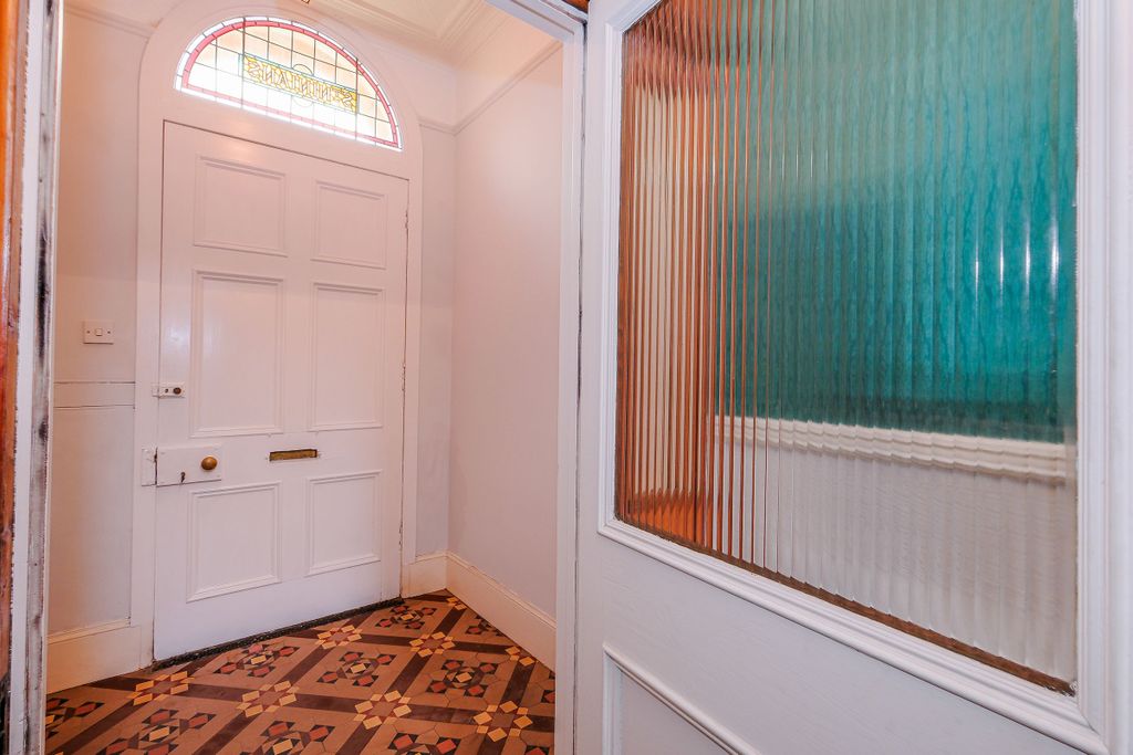 Property photo 3 of 39