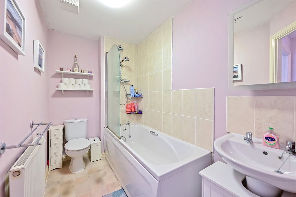 Additional image 4 of 2 bed flat for saleHaskins Gardens, Farnborough GU14