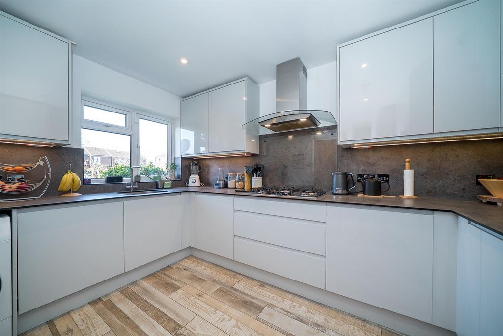 Property photo 3 of 21 Kitchen