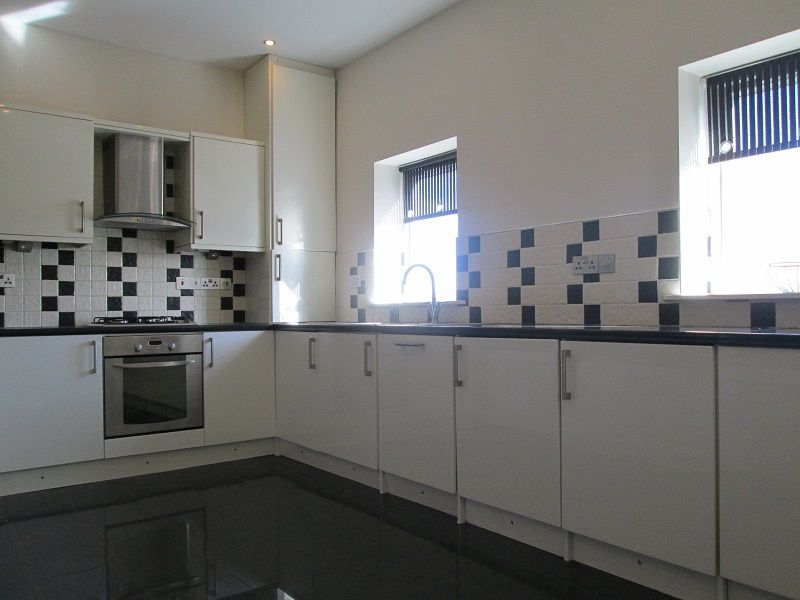 Property photo 3 of 6 Kitchen