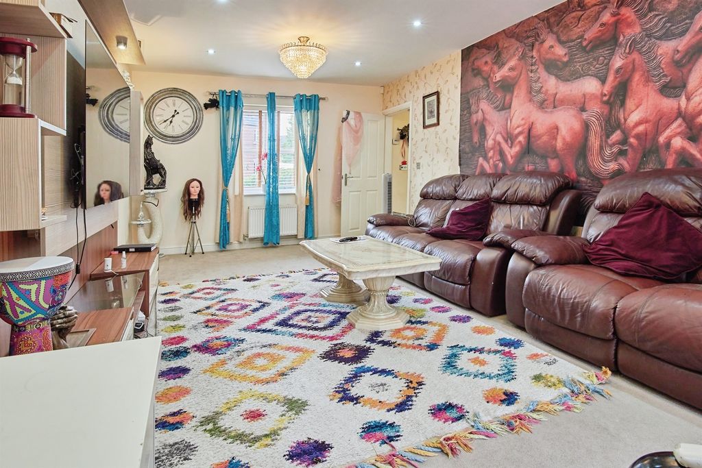Property photo 3 of 28