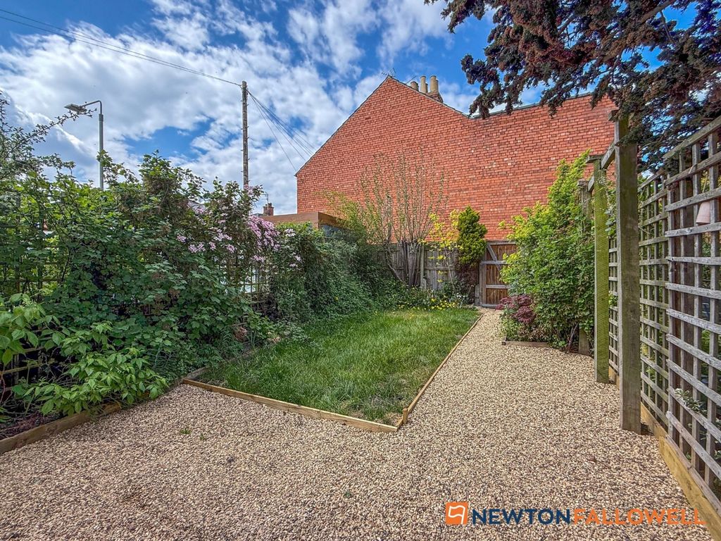Property photo 3 of 19 Rear Garden 1