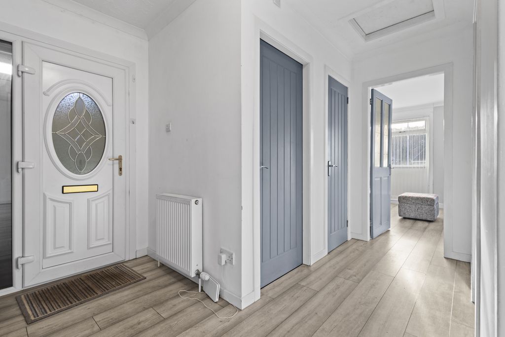 Property photo 3 of 21 Hall