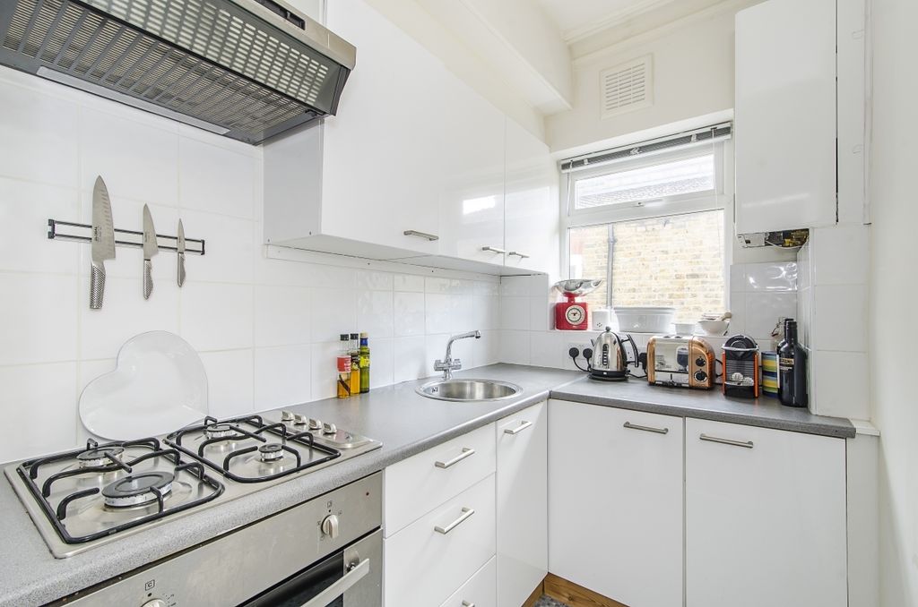 Property photo 3 of 10 Elmwood 6