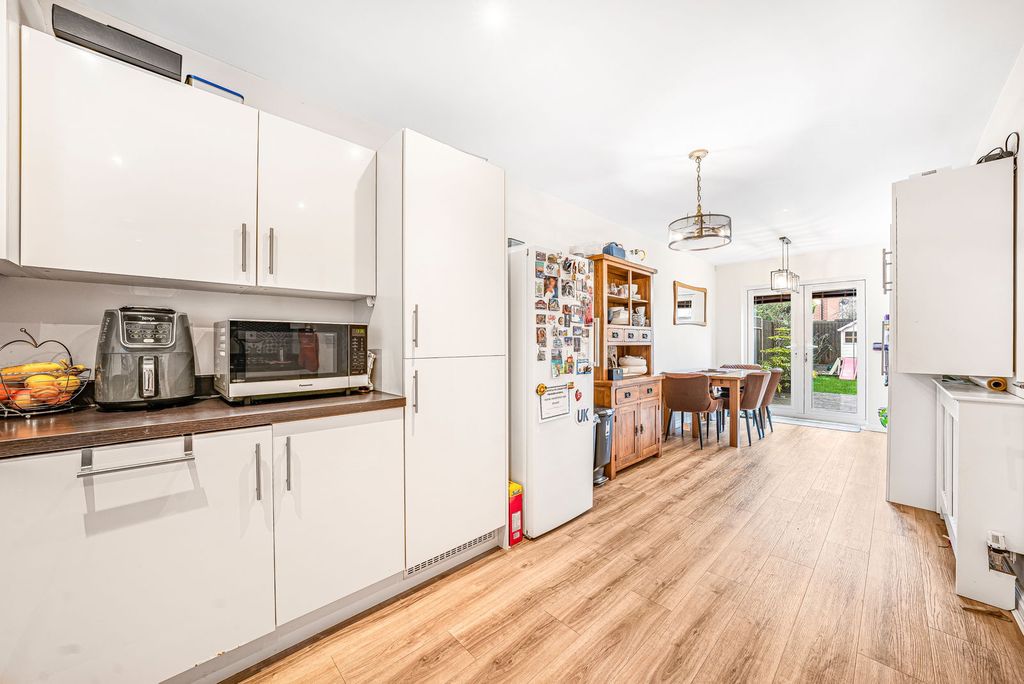 Property photo 2 of 34