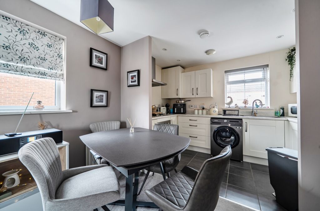 Property photo 3 of 10 1437112-7-69c6Bdc7dc6dc