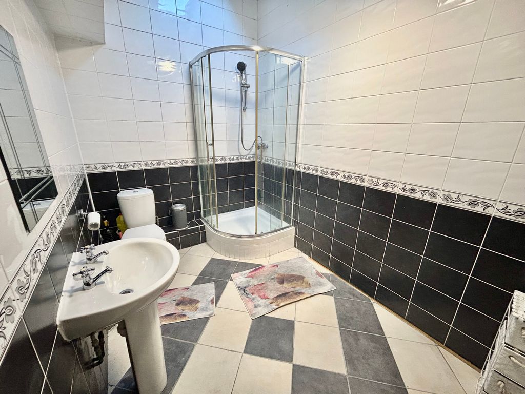 Property photo 3 of 4